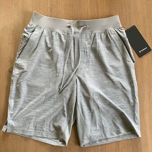 Men’s Lululemon 9” Lined Shorts Medium